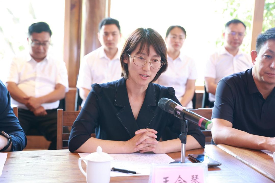 走访当地乡镇
